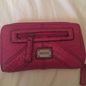 Great condition Kenneth Cole wallet!